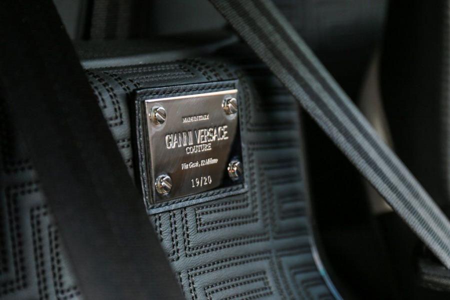 Детали интерьера Lamborghini Murcielago LP640 Versace 2006 года  (фото 9 из 26)